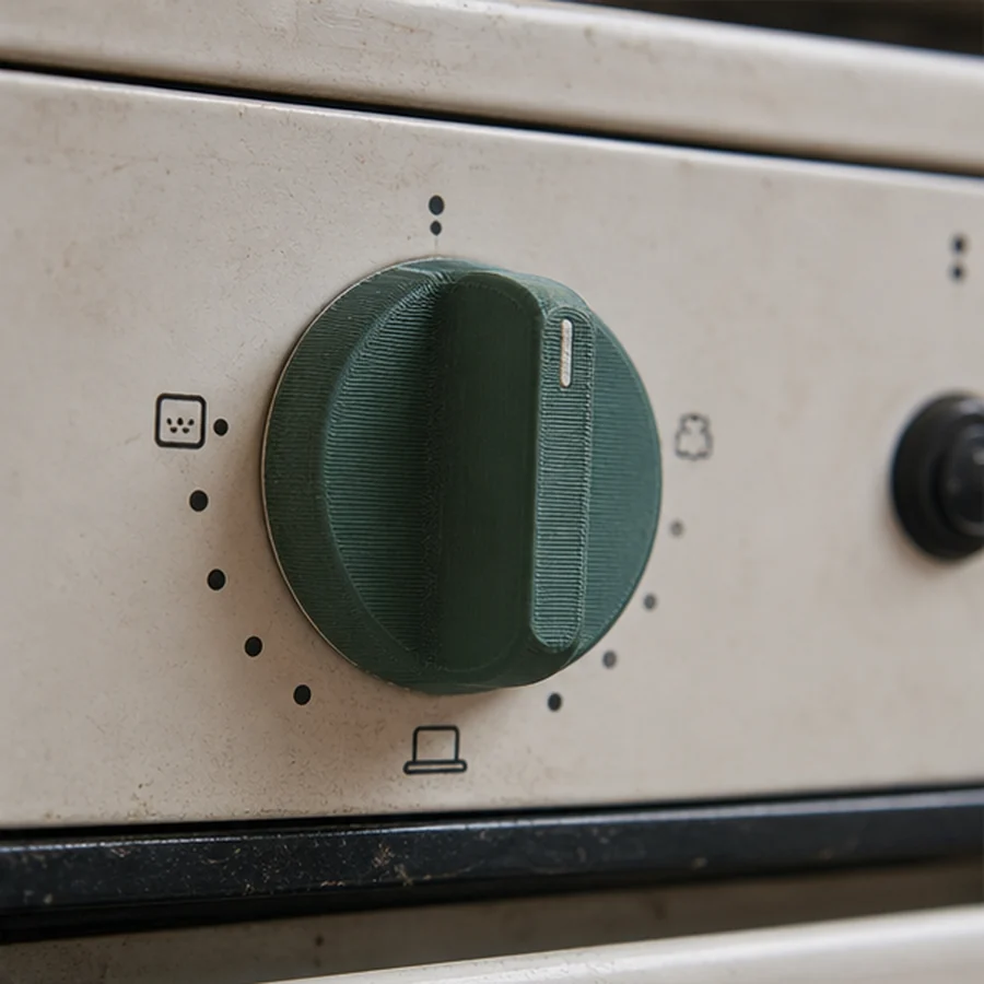 Bouton de commande d'électroménager imprimé en 3D posé sur un établi