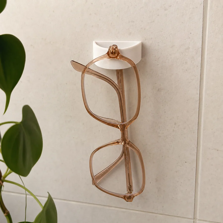 Support mural pour lunettes imprimé en 3D avec paire de lunettes suspendue